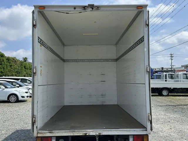 創業以来多くのトラックなどの業務用車両や乗用車の車検・点検・整備・板金・塗装を行ってます！！創業３０年以上の実績と、経験豊富なスタッフが対応いたします。|いすゞ エルフ TKG-NHR85AN(2WD)の写真10