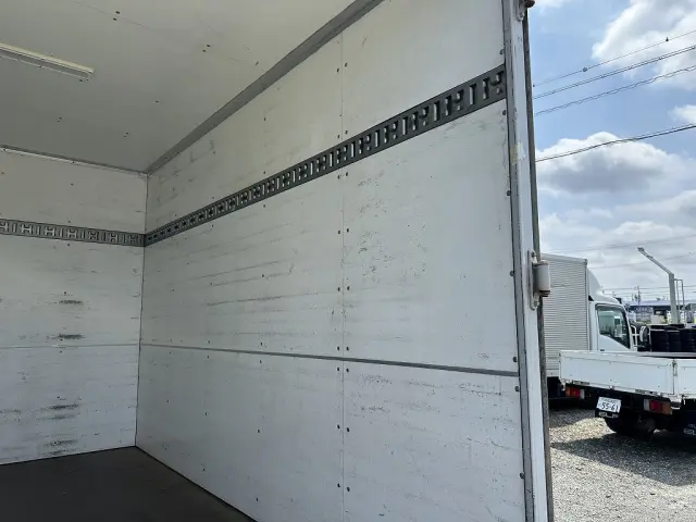 創業以来多くのトラックなどの業務用車両や乗用車の車検・点検・整備・板金・塗装を行ってます！！創業３０年以上の実績と、経験豊富なスタッフが対応いたします。|いすゞ エルフ TKG-NHR85AN(2WD)の写真12