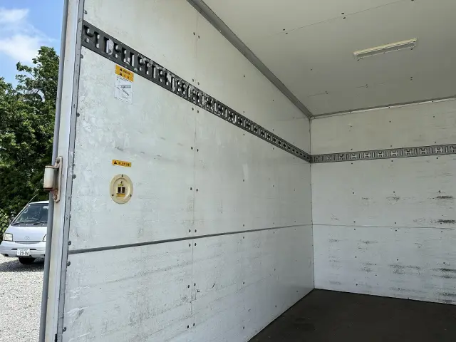 創業以来多くのトラックなどの業務用車両や乗用車の車検・点検・整備・板金・塗装を行ってます！！創業３０年以上の実績と、経験豊富なスタッフが対応いたします。|いすゞ エルフ TKG-NHR85AN(2WD)の写真13