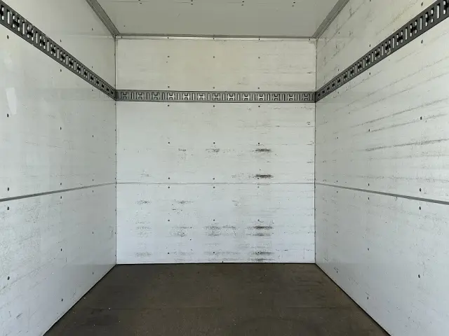 創業以来多くのトラックなどの業務用車両や乗用車の車検・点検・整備・板金・塗装を行ってます！！創業３０年以上の実績と、経験豊富なスタッフが対応いたします。|いすゞ エルフ TKG-NHR85AN(2WD)の写真14