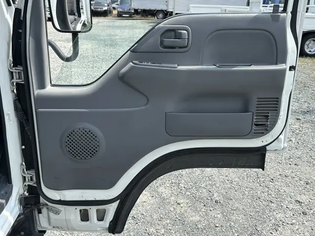 創業以来多くのトラックなどの業務用車両や乗用車の車検・点検・整備・板金・塗装を行ってます！！創業３０年以上の実績と、経験豊富なスタッフが対応いたします。|いすゞ エルフ TKG-NHR85AN(2WD)の写真33