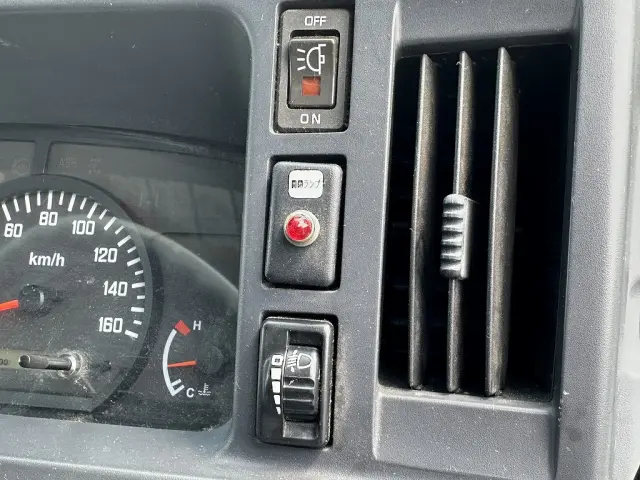 創業以来多くのトラックなどの業務用車両や乗用車の車検・点検・整備・板金・塗装を行ってます！！創業３０年以上の実績と、経験豊富なスタッフが対応いたします。|いすゞ エルフ TKG-NHR85AN(2WD)の写真39