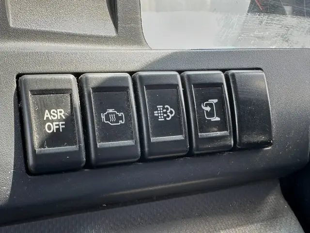 創業以来多くのトラックなどの業務用車両や乗用車の車検・点検・整備・板金・塗装を行ってます！！創業３０年以上の実績と、経験豊富なスタッフが対応いたします。|いすゞ エルフ TKG-NHR85AN(2WD)の写真43