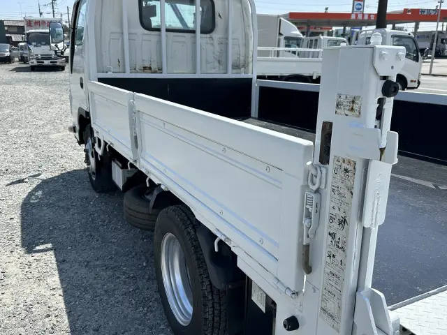 創業以来多くのトラックなどの業務用車両や乗用車の車検・点検・整備・板金・塗装を行ってます!!創業30年以上の実績と、経験豊富なスタッフが対応いたします。|マツダ タイタン TRG-LHS85A(4WD)の写真12