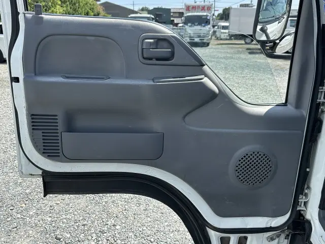 創業以来多くのトラックなどの業務用車両や乗用車の車検・点検・整備・板金・塗装を行ってます!!創業30年以上の実績と、経験豊富なスタッフが対応いたします。|マツダ タイタン TRG-LHS85A(4WD)の写真33