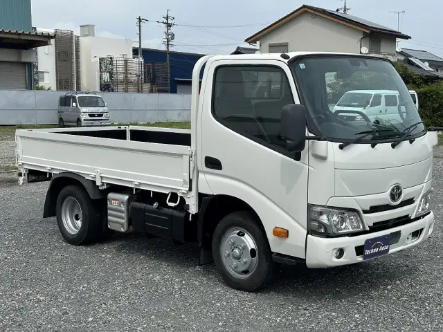 車検は当店では1泊お預かりし。1日で整備、翌日に持ち込みで車検に行ってます。特に異常がない時は1泊、大がかりな修理、交換があるときは追加で頂いてます。トラックの台車も数台所持してますのでお任せ下さい!|トヨタ トヨエース 2RG-XZC605(2WD)の写真5