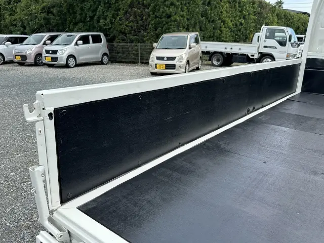 創業以来多くのトラックなどの業務用車両や乗用車の車検・点検・整備・板金・塗装を行ってます!!創業30年以上の実績と、経験豊富なスタッフが対応いたします。|トヨタ トヨエース 2RG-XZC605(2WD)の写真12