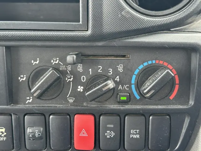 創業以来多くのトラックなどの業務用車両や乗用車の車検・点検・整備・板金・塗装を行ってます!!創業30年以上の実績と、経験豊富なスタッフが対応いたします。|トヨタ トヨエース 2RG-XZC605(2WD)の写真44