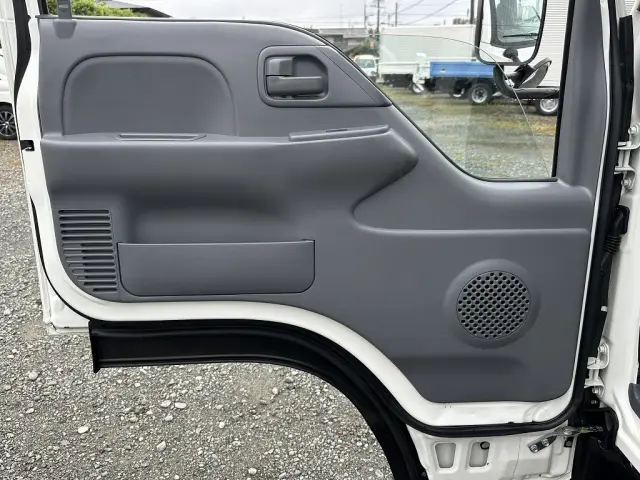 創業以来多くのトラックなどの業務用車両や乗用車の車検・点検・整備・板金・塗装を行ってます！！創業３０年以上の実績と、経験豊富なスタッフが対応いたします。|マツダ タイタン TRG-LHR85A(2WD)の写真30