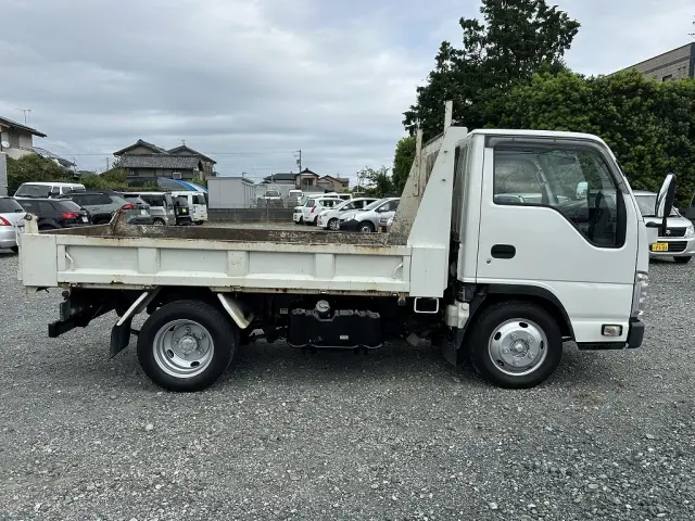 創業以来多くのトラックなどの業務用車両や乗用車の車検・点検・整備・板金・塗装を行ってます!!創業30年以上の実績と、経験豊富なスタッフが対応いたします。|いすゞ エルフ TPG-NJR85AD(2WD)の写真6