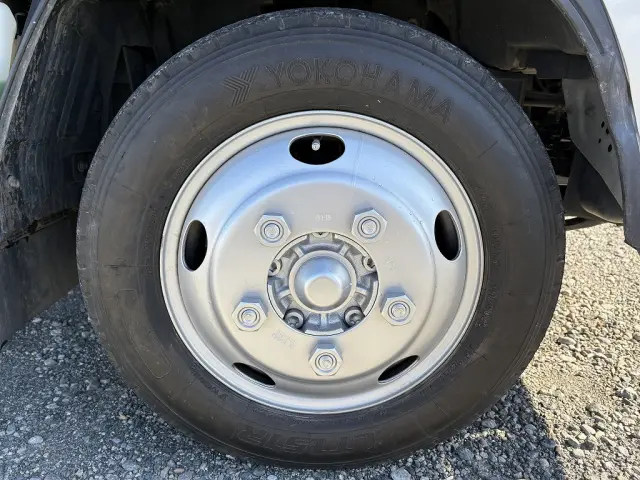 創業以来多くのトラックなどの業務用車両や乗用車の車検・点検・整備・板金・塗装を行ってます！！創業３０年以上の実績と、経験豊富なスタッフが対応いたします。|いすゞ エルフ TPG-NJR85AD(2WD)の写真16