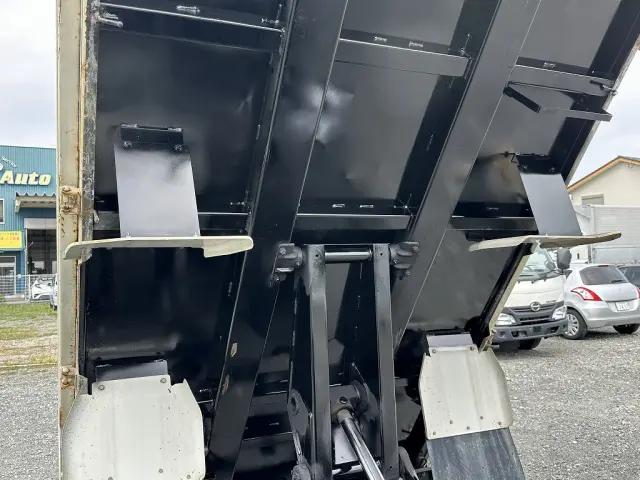 創業以来多くのトラックなどの業務用車両や乗用車の車検・点検・整備・板金・塗装を行ってます!!創業30年以上の実績と、経験豊富なスタッフが対応いたします。|いすゞ エルフ TPG-NJR85AD(2WD)の写真26