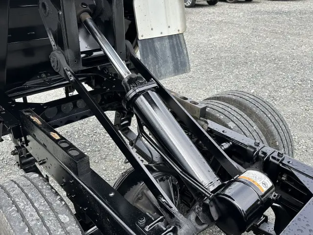 創業以来多くのトラックなどの業務用車両や乗用車の車検・点検・整備・板金・塗装を行ってます!!創業30年以上の実績と、経験豊富なスタッフが対応いたします。|いすゞ エルフ TPG-NJR85AD(2WD)の写真27