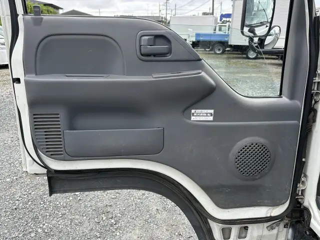 創業以来多くのトラックなどの業務用車両や乗用車の車検・点検・整備・板金・塗装を行ってます!!創業30年以上の実績と、経験豊富なスタッフが対応いたします。|いすゞ エルフ TPG-NJR85AD(2WD)の写真32