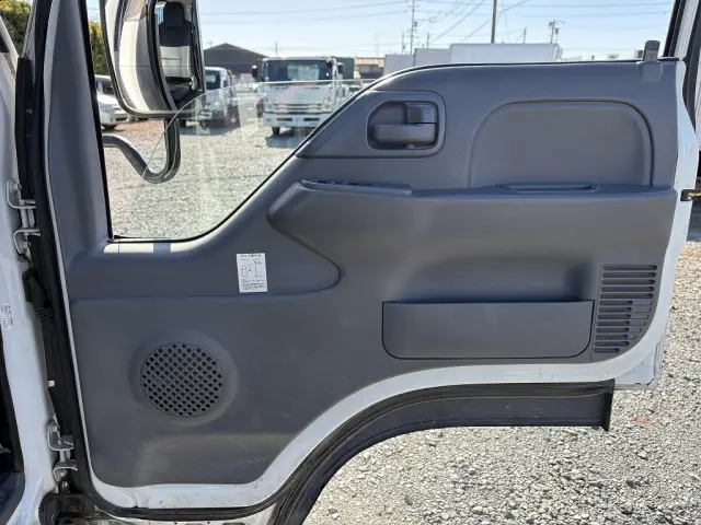 創業以来多くのトラックなどの業務用車両や乗用車の車検・点検・整備・板金・塗装を行ってます！！創業３０年以上の実績と、経験豊富なスタッフが対応いたします。|いすゞ エルフ TPG-NJR85AD(2WD)の写真32