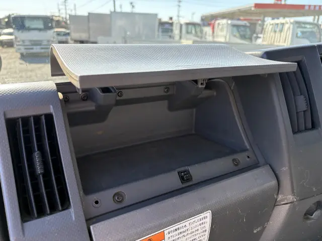 創業以来多くのトラックなどの業務用車両や乗用車の車検・点検・整備・板金・塗装を行ってます！！創業３０年以上の実績と、経験豊富なスタッフが対応いたします。|いすゞ エルフ TPG-NJR85AD(2WD)の写真37