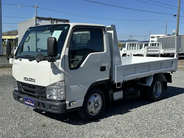 エルフ入庫しました。２ｔ積載／全低床／極東開発製ダンプになります！お問合せお待ちしております！|いすゞ エルフ TPG-NJR85AD(2WD)の写真1