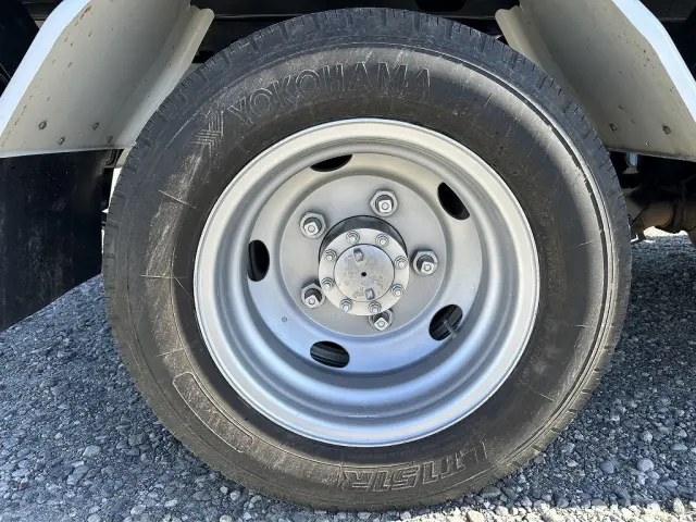 創業以来多くのトラックなどの業務用車両や乗用車の車検・点検・整備・板金・塗装を行ってます！！創業３０年以上の実績と、経験豊富なスタッフが対応いたします。|いすゞ エルフ TPG-NJR85AD(2WD)の写真17