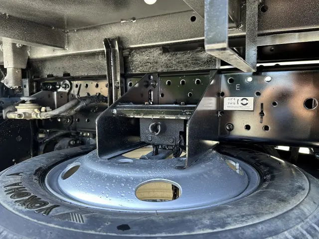 創業以来多くのトラックなどの業務用車両や乗用車の車検・点検・整備・板金・塗装を行ってます！！創業３０年以上の実績と、経験豊富なスタッフが対応いたします。|いすゞ エルフ TPG-NJR85AD(2WD)の写真23