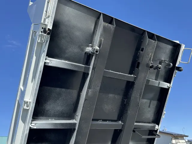 創業以来多くのトラックなどの業務用車両や乗用車の車検・点検・整備・板金・塗装を行ってます！！創業３０年以上の実績と、経験豊富なスタッフが対応いたします。|いすゞ エルフ TPG-NJR85AD(2WD)の写真28