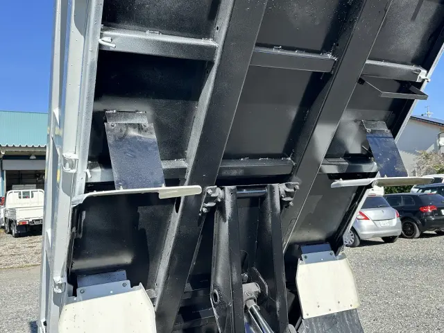 創業以来多くのトラックなどの業務用車両や乗用車の車検・点検・整備・板金・塗装を行ってます！！創業３０年以上の実績と、経験豊富なスタッフが対応いたします。|いすゞ エルフ TPG-NJR85AD(2WD)の写真29