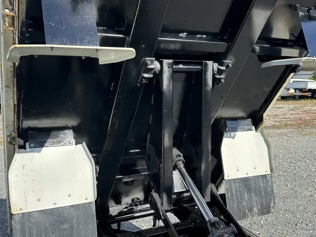 シリンダーのオイル漏れもございません。|いすゞ エルフ TPG-NJR85AD(2WD)の写真30