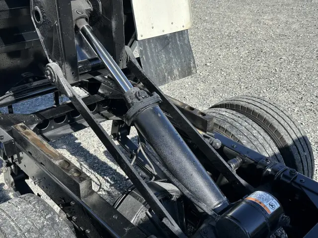 創業以来多くのトラックなどの業務用車両や乗用車の車検・点検・整備・板金・塗装を行ってます！！創業３０年以上の実績と、経験豊富なスタッフが対応いたします。|いすゞ エルフ TPG-NJR85AD(2WD)の写真30