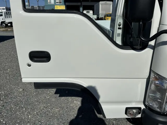 創業以来多くのトラックなどの業務用車両や乗用車の車検・点検・整備・板金・塗装を行ってます！！創業３０年以上の実績と、経験豊富なスタッフが対応いたします。|いすゞ エルフ TPG-NJR85AD(2WD)の写真32