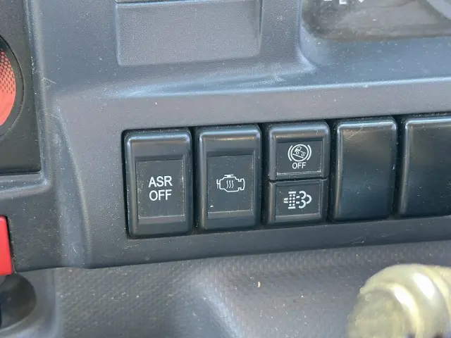 創業以来多くのトラックなどの業務用車両や乗用車の車検・点検・整備・板金・塗装を行ってます！！創業３０年以上の実績と、経験豊富なスタッフが対応いたします。|いすゞ エルフ TPG-NJR85AD(2WD)の写真41