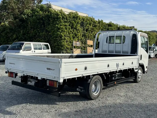 いすゞ エルフ TKG-NNR85AR(2WD)の写真8