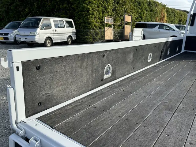 いすゞ エルフ TKG-NNR85AR(2WD)の写真12