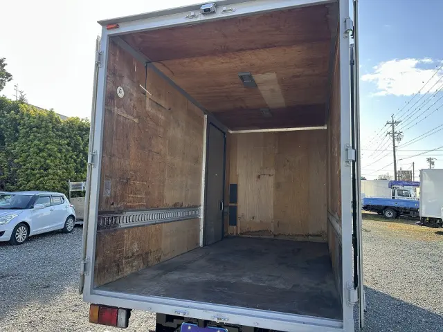 いすゞ エルフ TKG-NLR85N(2WD)の写真10