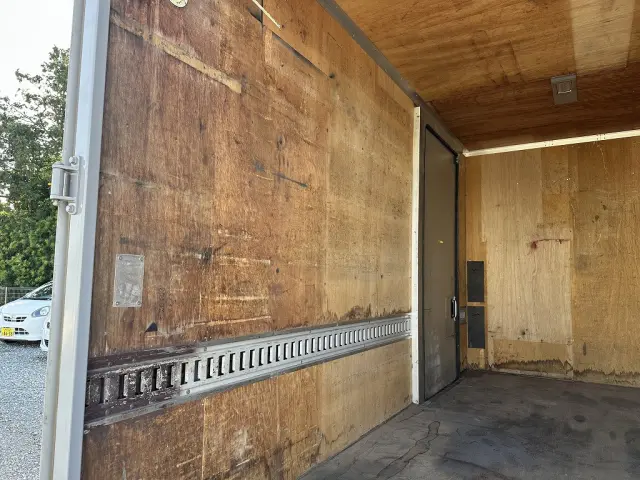 いすゞ エルフ TKG-NLR85N(2WD)の写真11