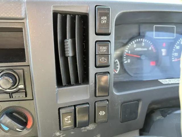 いすゞ エルフ TKG-NLR85N(2WD)の写真42