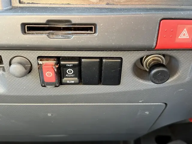 いすゞ エルフ TKG-NLR85N(2WD)の写真43