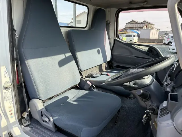 三菱 キャンター TPG-FBA00(2WD)の写真3