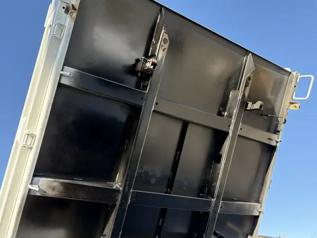 いすゞ エルフ TPG-NKR85AD(2WD)の写真32