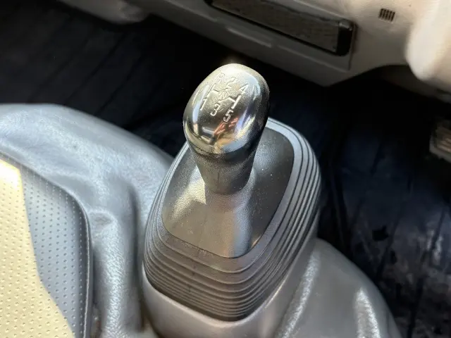 いすゞ エルフ TKG-NJR85AN(2WD)の写真49