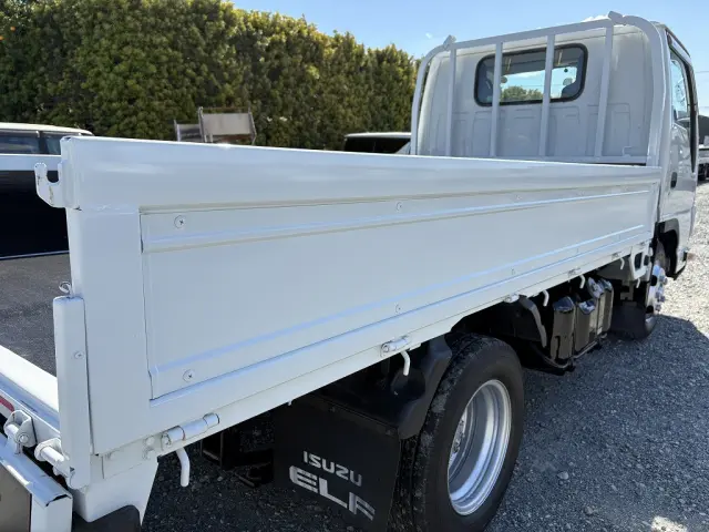 いすゞ エルフ TRG-NJR85A(2WD)の写真16