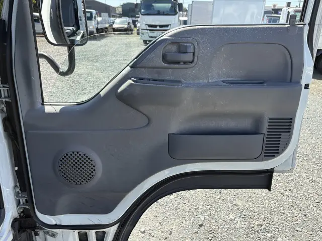 いすゞ エルフ TRG-NJR85A(2WD)の写真31