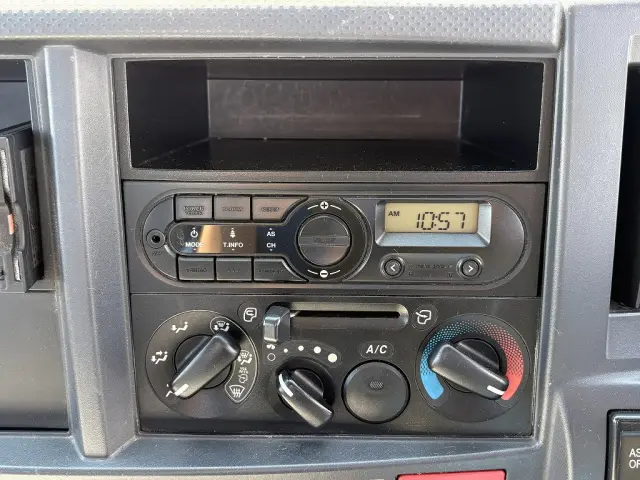 いすゞ エルフ TRG-NJR85A(2WD)の写真45