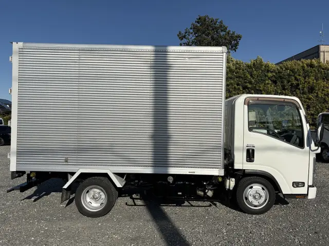 いすゞ エルフ TRG-NLR85AN(2WD)の写真6