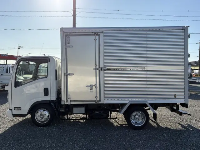 いすゞ エルフ TRG-NLR85AN(2WD)の写真8