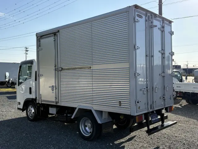 いすゞ エルフ TRG-NLR85AN(2WD)の写真9