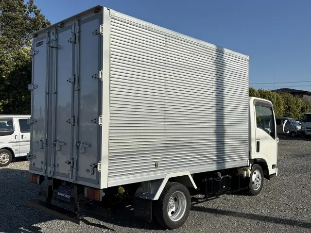 いすゞ エルフ TRG-NLR85AN(2WD)の写真9