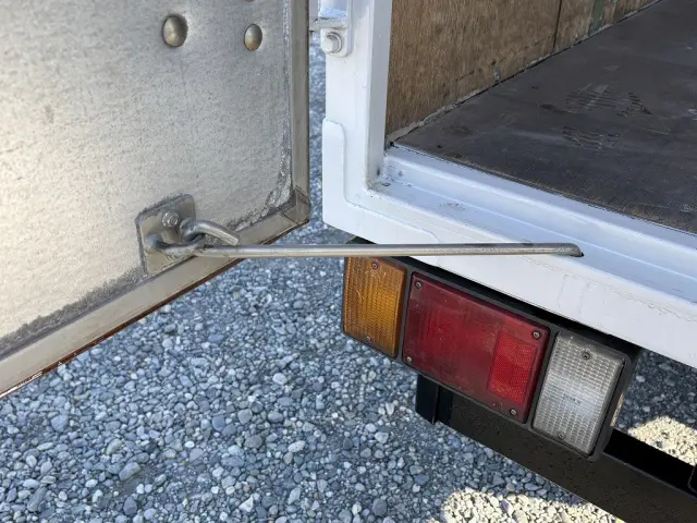 いすゞ エルフ TRG-NLR85AN(2WD)の写真19