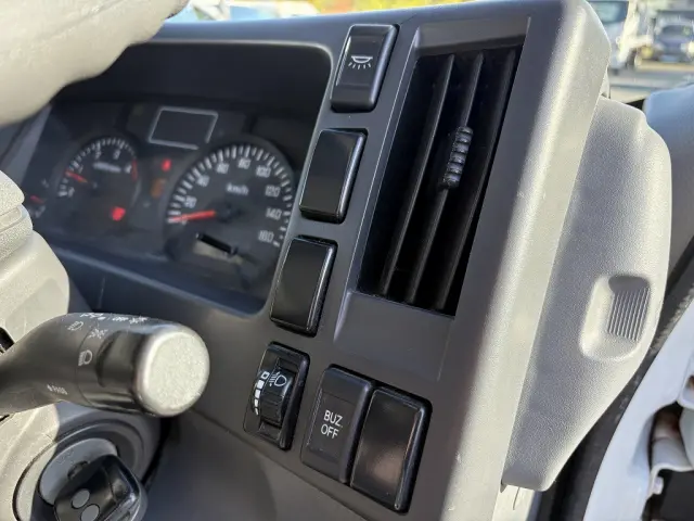 いすゞ エルフ TRG-NLR85AN(2WD)の写真35