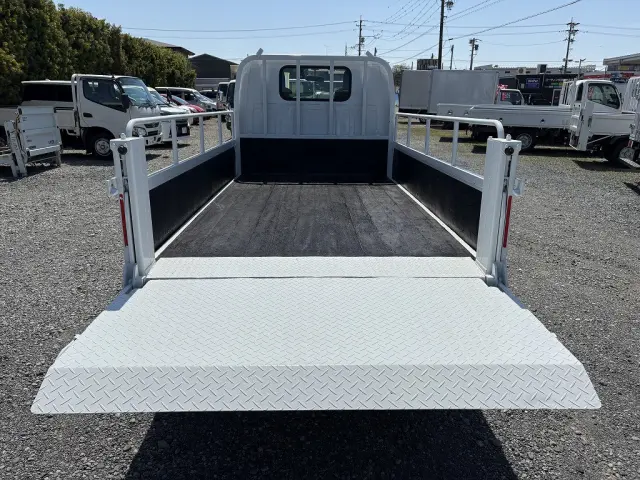 いすゞ エルフ TRG-NJR85A(2WD)の写真11