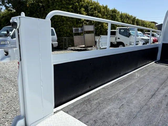 いすゞ エルフ TRG-NJR85A(2WD)の写真15