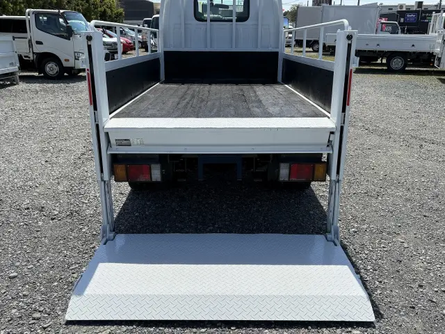 いすゞ エルフ TRG-NJR85A(2WD)の写真18